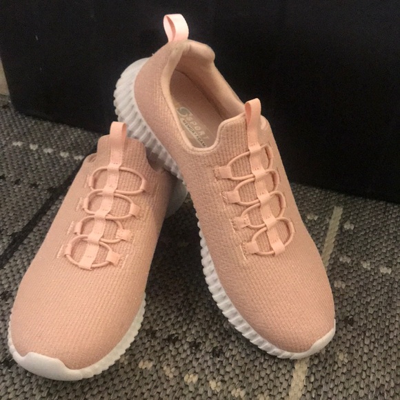 Pink sports shoe